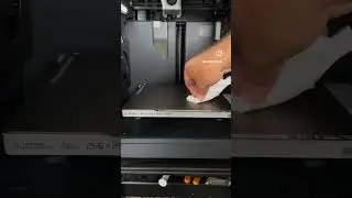 Cleaning 3d printer beds with a Magic Eraser! 🤯 #3dprinting #3dprintingtips #bambulab #3dprinter