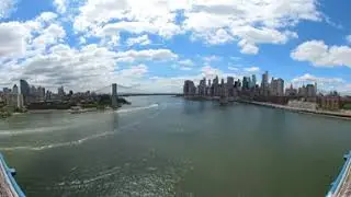 Manhattan Bridge (looking south toward the Brooklyn Bridge) | 360 Video
