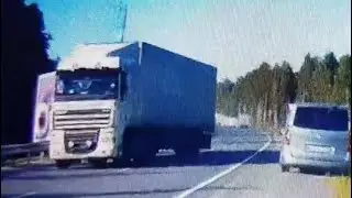 Фура разорвала ГАЗель: уснувший водитель устроил жёсткое ДТП в Карелии