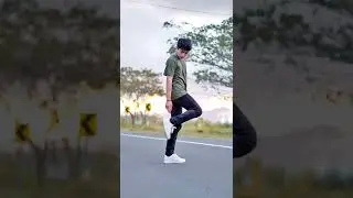 3 Ide Pose Foto Pamerin Sepatu Di Jalan