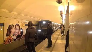 Прибытие поезда на ст. м. Проспект Просвещения
