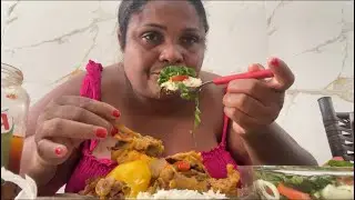 BORA COMER UM POUQUINHO GENTE? MAU EDUCADA EU? 🤔FRANGO ARROZ SALAdA delícia 🤤 PiMENTA