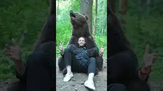 Арби Агрессор отдыхает с медведем