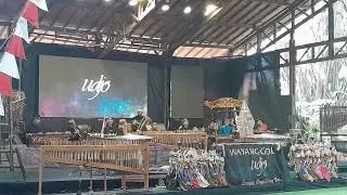 Nonton wayang golek, Saung Anglung Udjo  Bandung