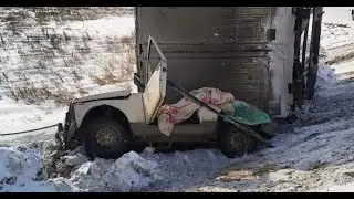 Фура опрокинулась на 