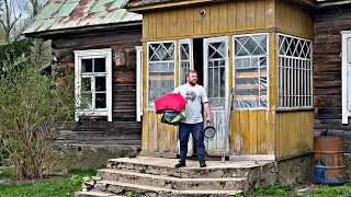 Живу один на хуторе в глуши 