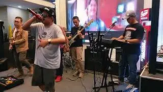 one eight feat rully moreno