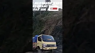truck mendaki gunung dengan gagahny #shorts #trukoleng #dumptruck #youtubeshorts #viral