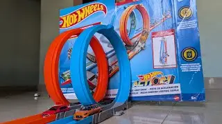 Swift Vs Mercedes Hotweels Action Double loop Dash