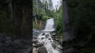 Водопад Корбу на берегу  Телецкого озера. Алтай.  Попасть на него можно только по воде.