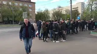 ОЧЕРЕДЬ НА СОЛЬНЫЙ КОНЦЕРТ ATL В МОСКВЕ!! (HOLYRAVE MOSCOW @YOTASPACE)