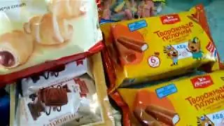 У нас  не слипнется. Выбирали самое  вкусное, что хотели. Закупка продуктов в Магнит.