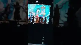 Игра в снежки с залом на Рождественском спектале Щелкунчик. Детский театр Ардалион.