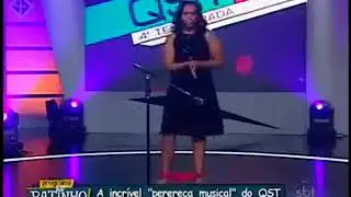 Чем она играет?