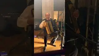 Армянский аккоредонист Артём Арутюнян - Армянская Песня Байц Ду