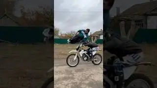 Сальто через мотоцикл😱