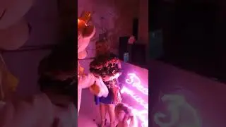 Друг приехал из Москвы на мой первый концерт и сделал такой офигенный сюрприз!!! Я была в шоке!!! 😳☺