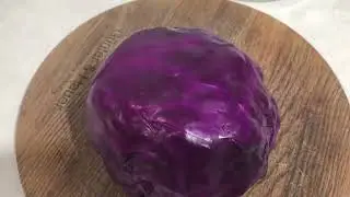 Очень вкусно и полезно.Салат из краснокочанной капусты.