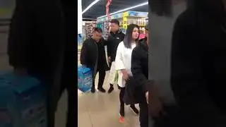 Шлёпнул женщине по попке в очереди
