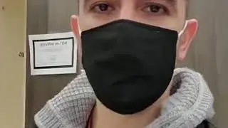 Gökhan Öner Amerika’da ki spor salonunu gösteriyor.