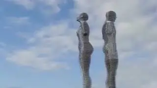 Скульптура поцелуй Али и Нино