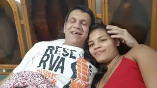 Marido e tigresa falando um pouco de aventuras