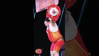 A dislocation can’t stop the strongest woman on earth 🌍🏋️‍♀️🇨🇳