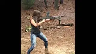 Girl  Gun fire SMG