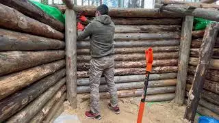 Insulated wall. The walls of logs in the dugout is ready.