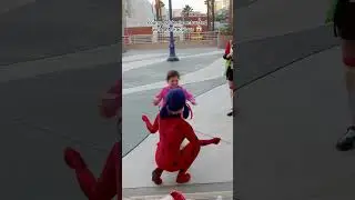 Did anyone catch Ladybug at Anime Los Angeles this weekend? 🐞👀 
