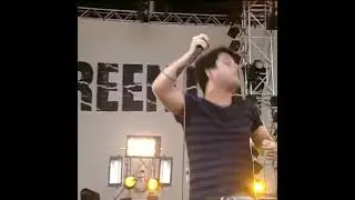 Green Day performing Basket Case Live (Cologne, Germany 2001)