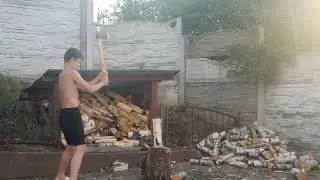 молодой дровосек , лучшая физическая нагрузка