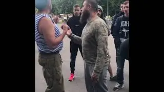 Активисты «Лев против» убеждают десантников не пить в День ВДВ