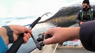 Такое Открытие Зимней рыбалки с лодки! Ловим на НОСОК) Зимняя рыбалка в Норвегии 2024-2025