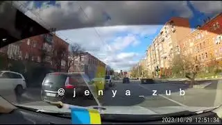 Украина бомбит Украину . Так утверждает тупая старая бабка