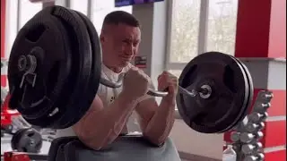 Oleg Petrenko biceps 110kg