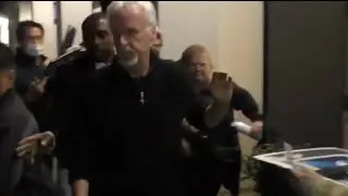 Terminator's James Cameron Gives Middle Finger To Angry Autograph Swindlers