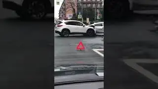 Авария между Маздой и КИА на Константина Заслонова, 21.