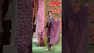 Pooja Hegde tries to WALK AWAY but comes back to pose as paps start screaming 😅 