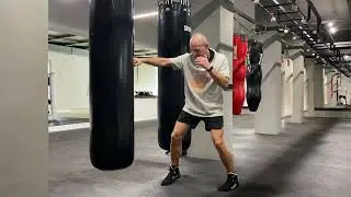 Boxing bag exercises: how to train a knockout punch with a step forward?