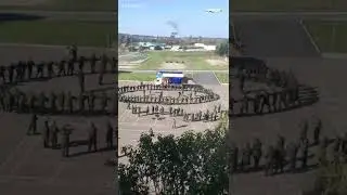 Мобилизованные водят хоровод 