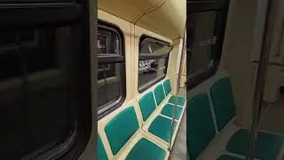 Поезд с картинами  московском метро