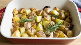 Easy Garlic Roasted Potatoes | Perfect blend of textures and tastes