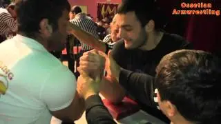 Интересные поединки первенста РСО-Алания по армрестлингу 2016 Ossetian armwrestling