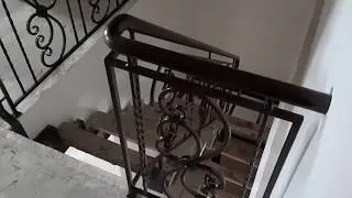Две лестницы (каркасы) с перилами в тан хаус