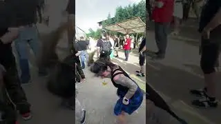 хардкорщица танцует 