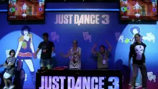 Because it's Always Funny: Con Goers Playing Just Dance 3