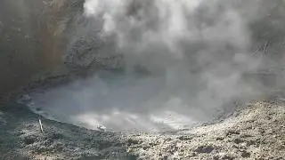 грязевой гейзер в Yellowstone