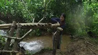 SOLO OVERNIGHT BUSHCRAFT IN THE RAIN   RELAXING IN NATURE