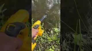 Когда съемки прерывает дождь и есть дуйка DeWALT под рукой …